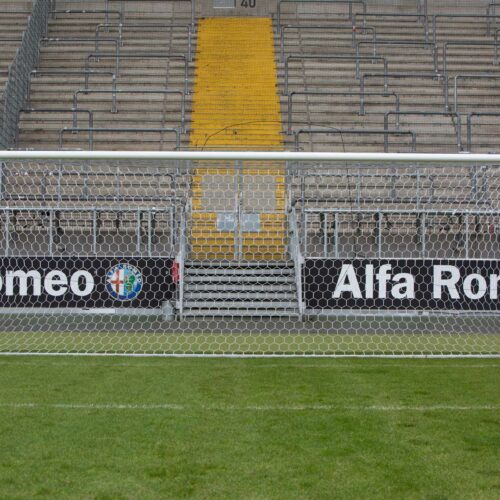 Voetbaldoel VD120, hier uitgevoerd met onze honingraat doelnetten. Topkwaliteit vaststaande voetbaldoelen.